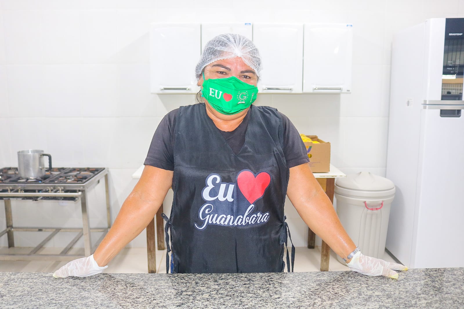 “Trabalho aqui há 26 anos e estou muito feliz por esse momento”, diz merendeira da escola Guanabara