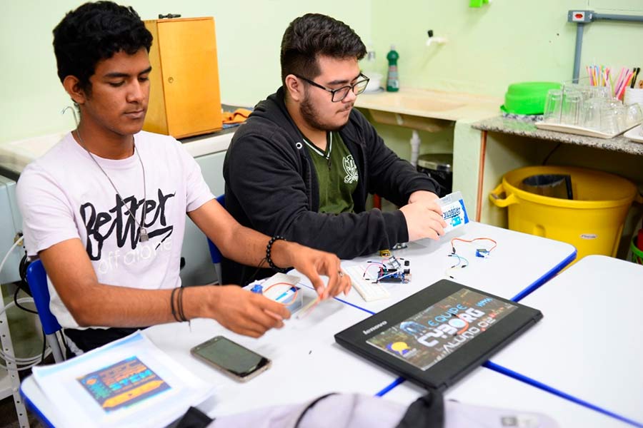 Estudantes da rede estadual aprendem robótica educacional