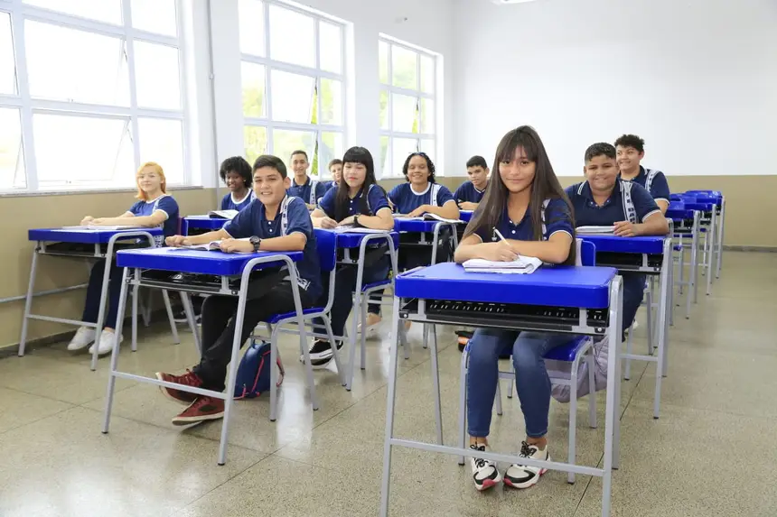 Em 2025, alunos do ensino médio da rede estadual terão reforço na carga horária para fortalecer indicadores educacionais