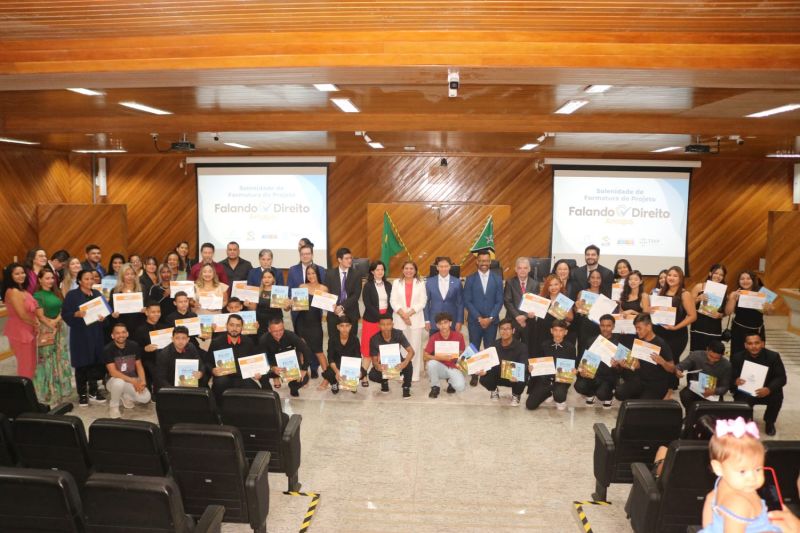Apoiados pelo Governo do Amapá, estudantes são formados no projeto 'Falando de Direito'