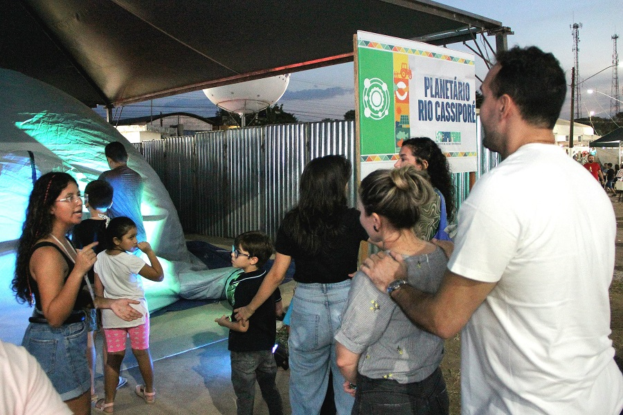 Governo do Estado leva alunos com altas habilidades e superdotação para o Planetário da 52ª Expofeira do Amapá
