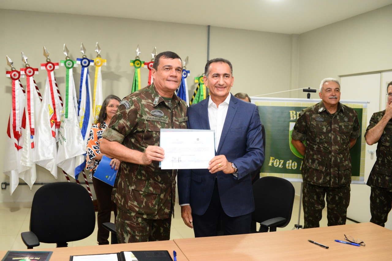 Governo e Exército firmam cooperação para implantação de escola militar em Oiapoque