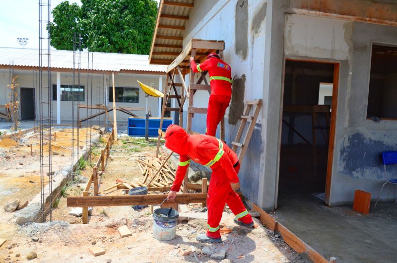 Obra da Escola Estadual Lauro Chaves, em Macapá, avança para bloco de salas, quadra poliesportiva e banheiros