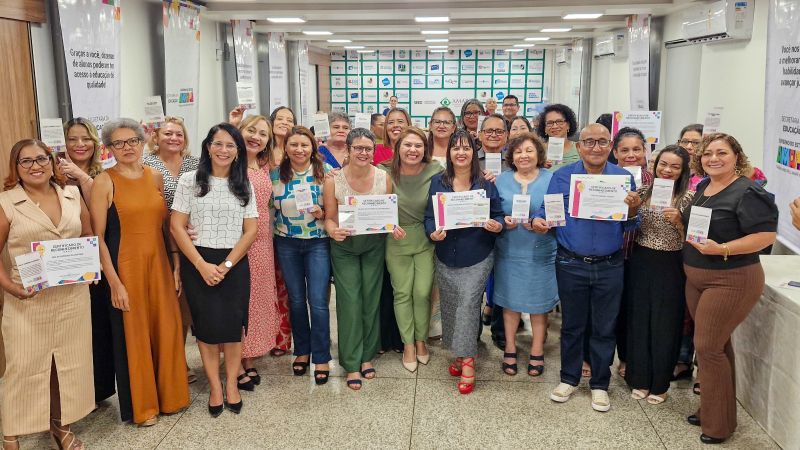 Profissionais da educação são homenageados pelo Governo do Amapá por dedicação ao ensino público