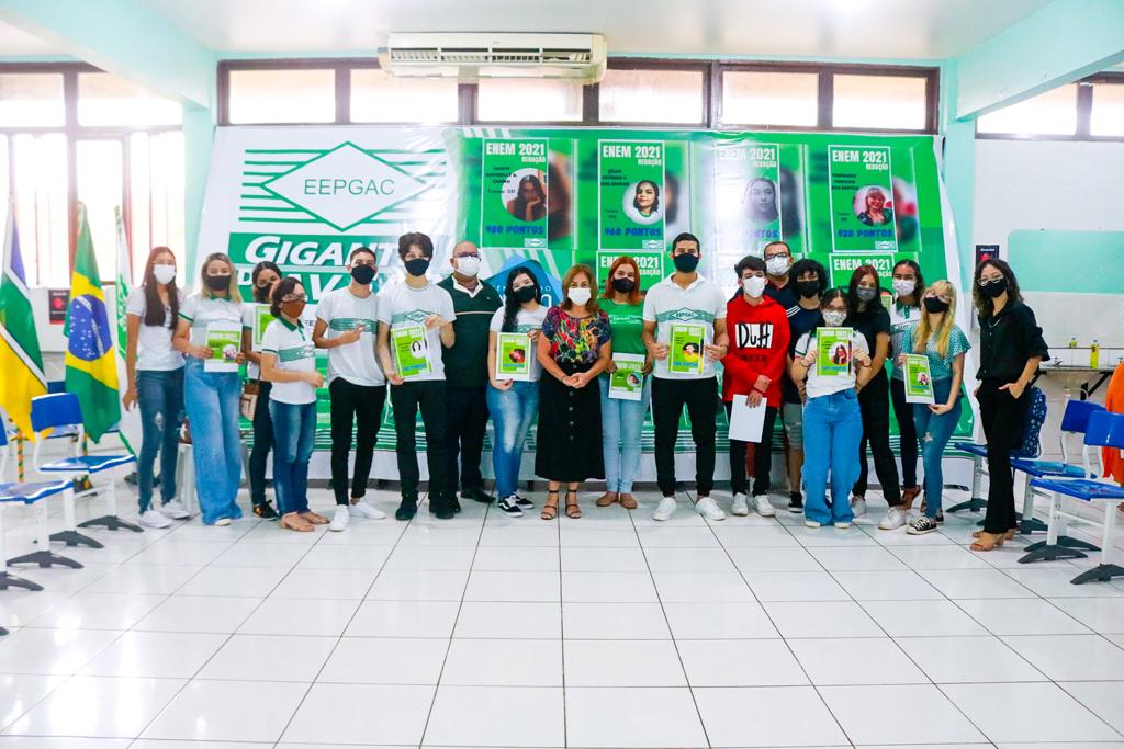 Escola Gabriel de Almeida Café celebra sucesso dos estudantes no Exame Nacional do Ensino Médio
