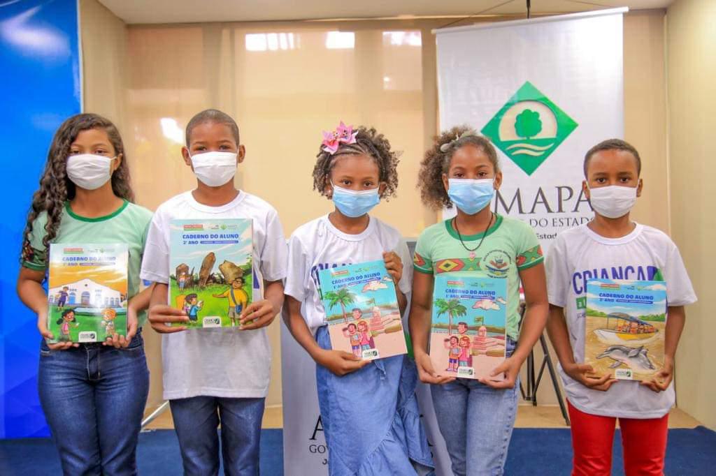 Programa Criança Alfabetizada: Governo entrega materiais didáticos que vão beneficiar 42 mil alunos amapaenses