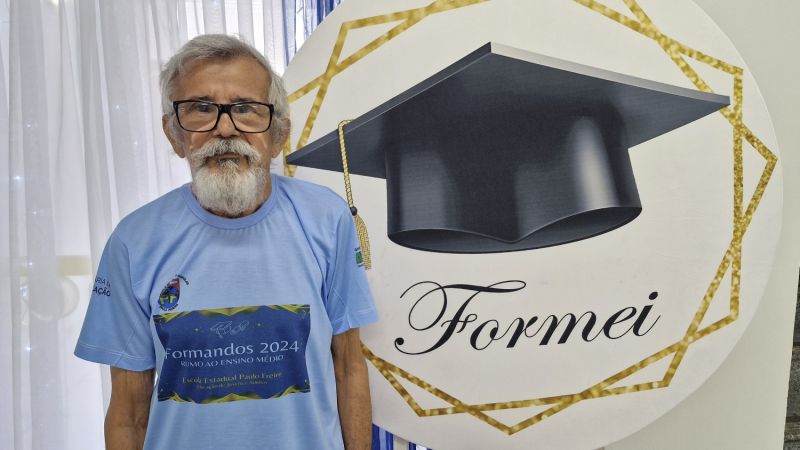 'Nunca é tarde para aprender', diz idoso na cerimônia de formatura da Escola Popular Paulo Freire, promovida pelo Governo do Amapá