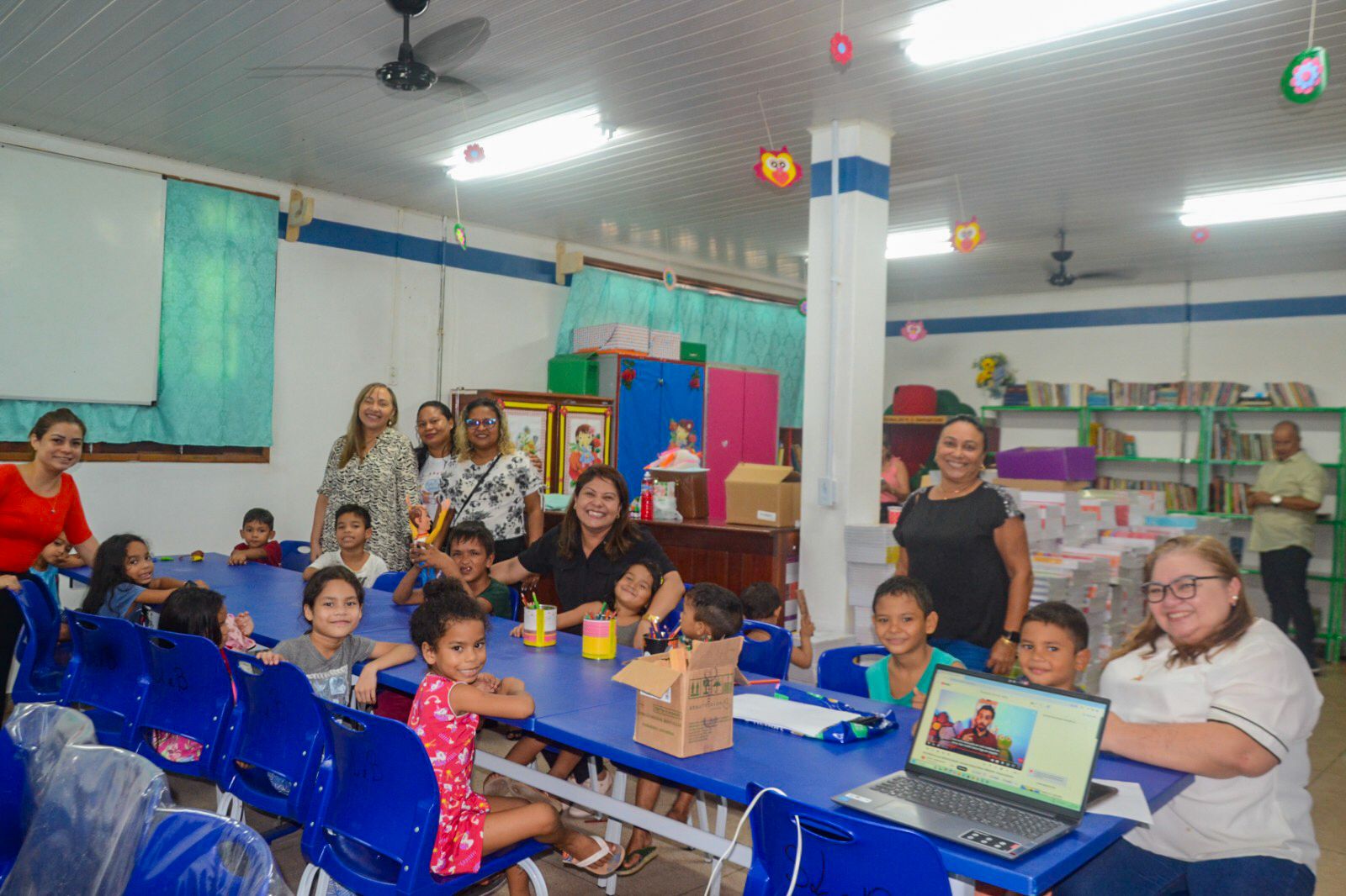 Seed organiza brinquedoteca e cinemateca para filhos de famílias desabrigadas pelas chuvas em Macapá