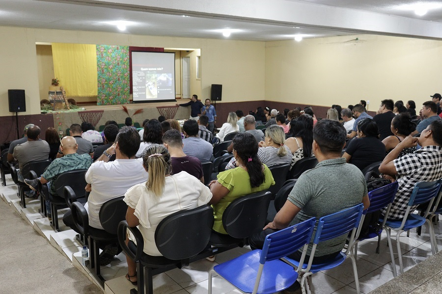Governo do Amapá entrega kits pedagógicos e vouchers de combustível para professores do ensino modular indígena