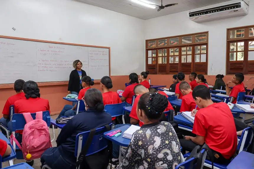 Cerca de 1.300 alunos voltam às aulas na Escola Antônio Ferreira Lima Neto de gestão compartilhada com Corpo de Bombeiros