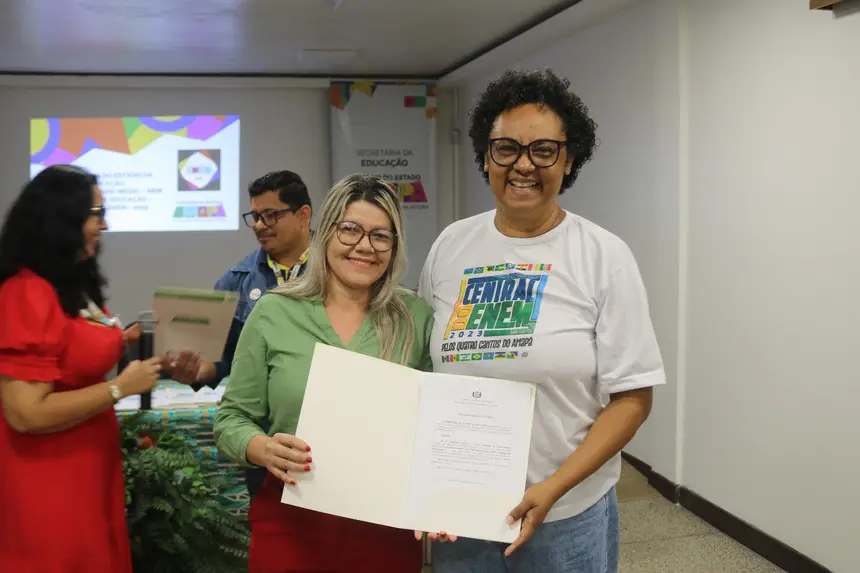 'Nosso objetivo é levar o aluno da escola pública para a universidade', diz professora da Central do Enem homenageada pelo Governo do Amapá