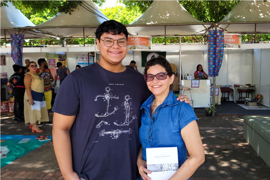 'Estimula o interesse pela literatura amapaense', conta estudante ao visitar a Folia Literária Internacional do Amapá