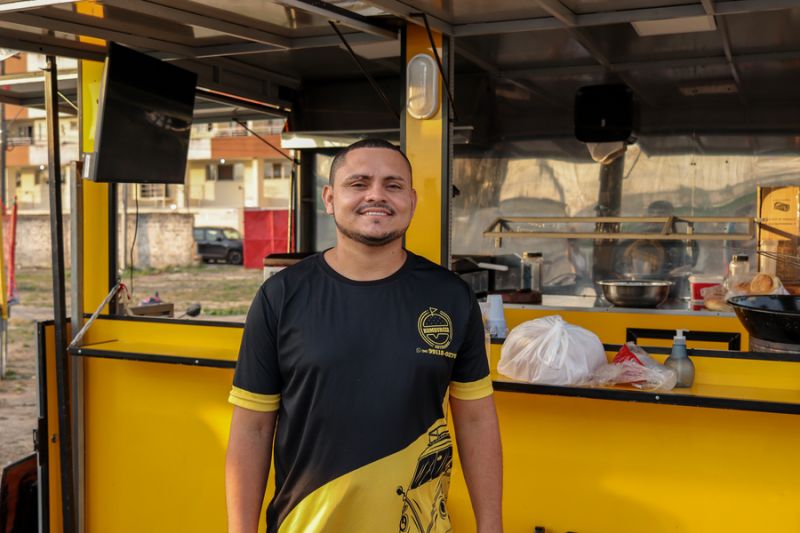 'Esse extra para a ceia de Natal ajuda bastante’, comemora empreendedor sobre vendas na Cantata das Escolas Estaduais do Amapá