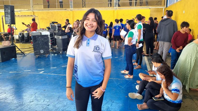 'Uma experiência única', diz aluna ao ensaiar para a Cantata Natalina das escolas estaduais, em Macapá