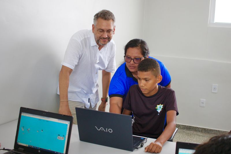'Ambiente melhor para estudar, crescer e se desenvolver', pontua governador ao entregar a escola Nazaré Rodrigues reconstruída em Laranjal do Jari