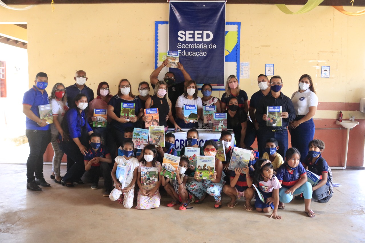 Circuito Educação: Governo entrega kits de livros didáticos e materiais pedagógicos para escolas de Amapá
