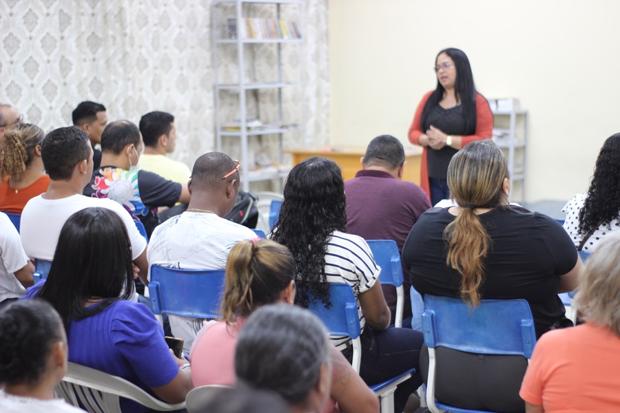 Governo do Amapá realiza atendimento psicológico com alunos e professores de escola em Laranjal do Jari 