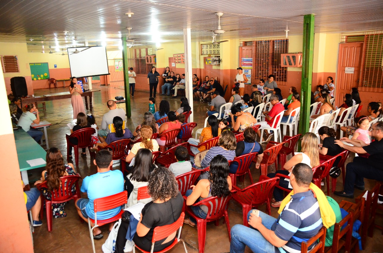 Comunidade participa de reformulação dos projetos políticos pedagógicos das escolas estaduais