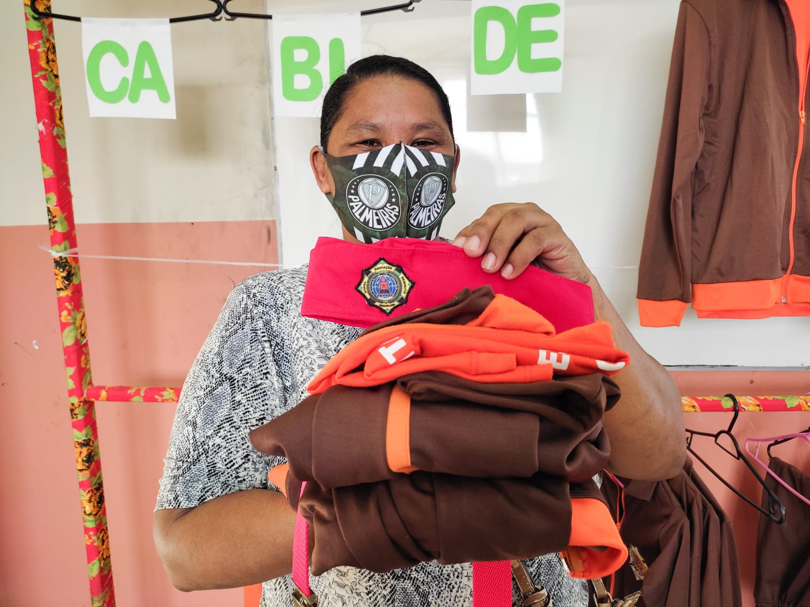 Escola de Gestão Compartilhada realiza projeto para troca e doação de uniformes escolares