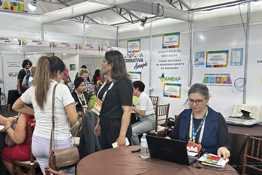 Governo do Amapá e Ministério da Educação intensificam diálogo de programas educacionais na Caravana Federativa, em Macapá 