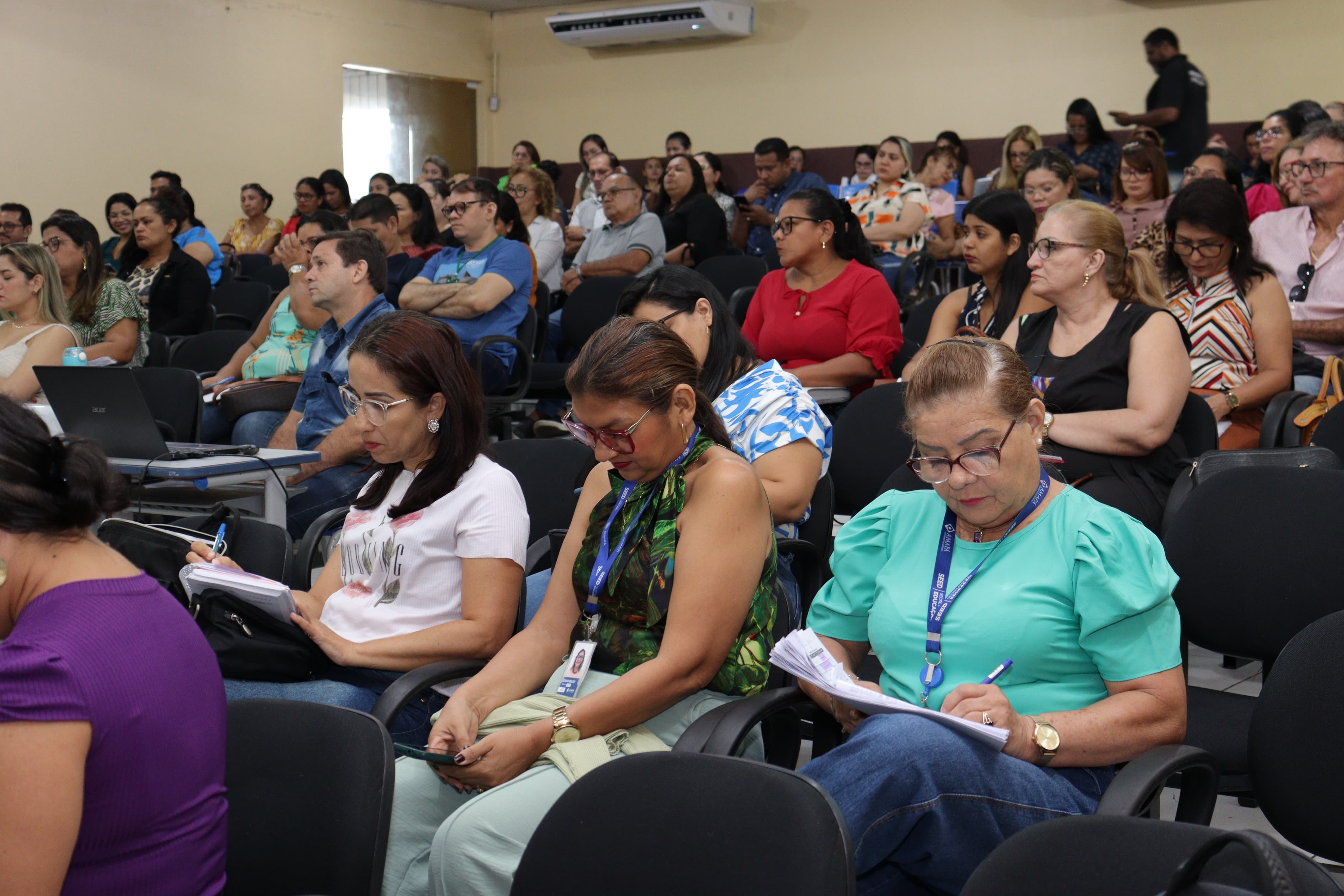 Secretaria de educação reúne pedagogos para planejar calendário letivo de 2024   