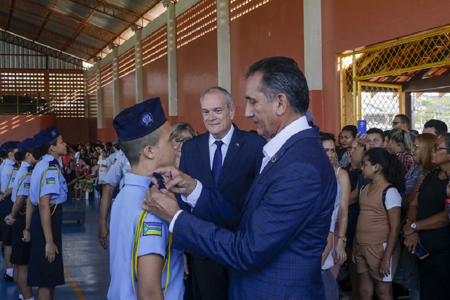 Governador anuncia criação de mais duas escolas de gestão compartilhada militar