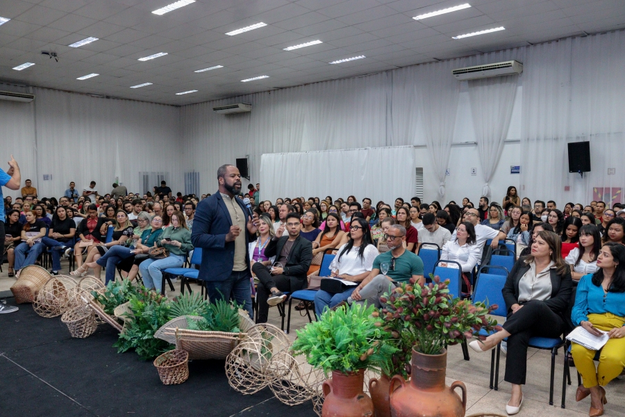 Novos servidores da Educação participam de aula sobre ensino antirracista na rede pública do Amapá