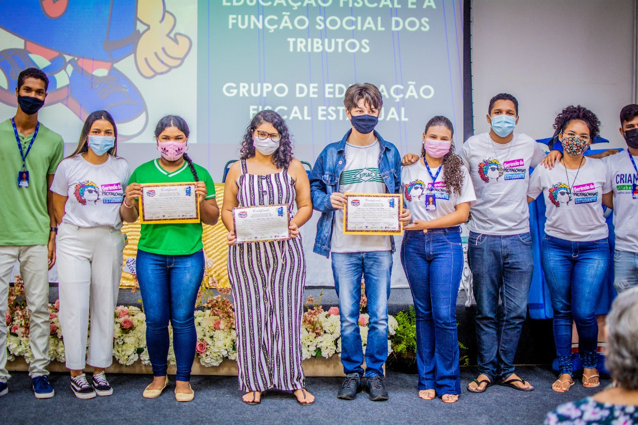 Governo premia os alunos vencedores do IV Concurso de Redação Fiscal