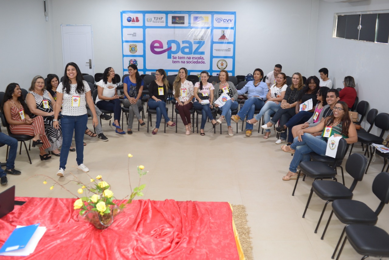 Professores trocam experiências sobre a língua espanhola