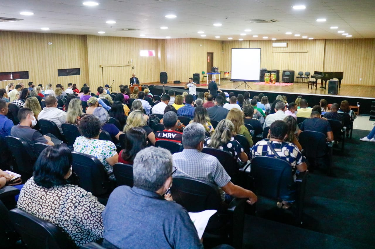Volta às Aulas: Secretaria de Educação capacita gestores escolares de Macapá e Santana para acolher alunos e professores 