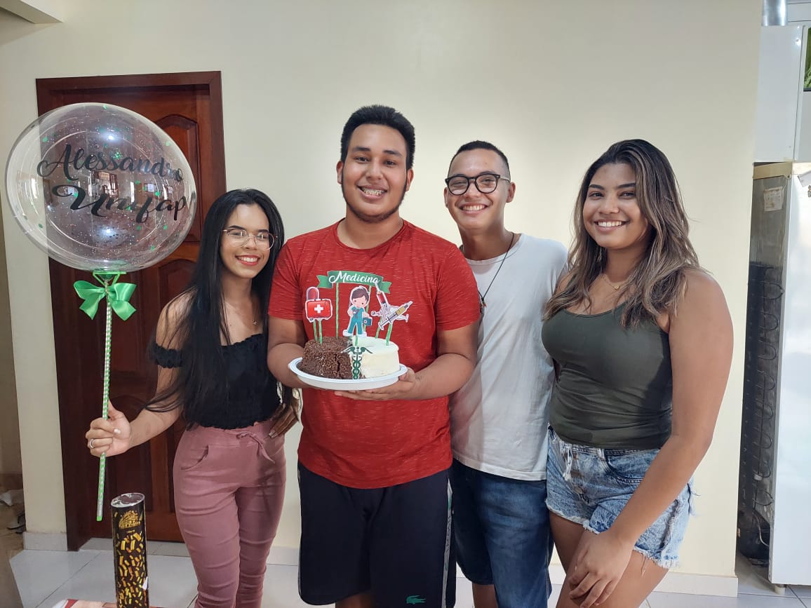 'Meus pais agora terão um filho médico', diz estudante da rede estadual aprovado em quatro universidades públicas