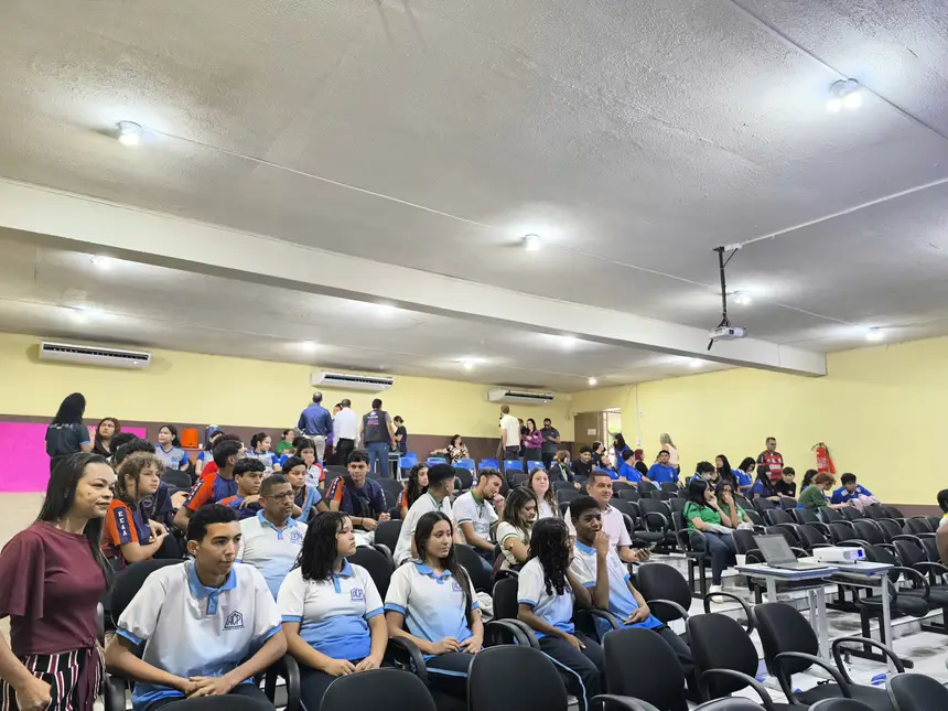 Governo do Amapá lança campanha para auxiliar escolas no cumprimento da lei nacional que restringe uso de celulares por estudantes da educação básica