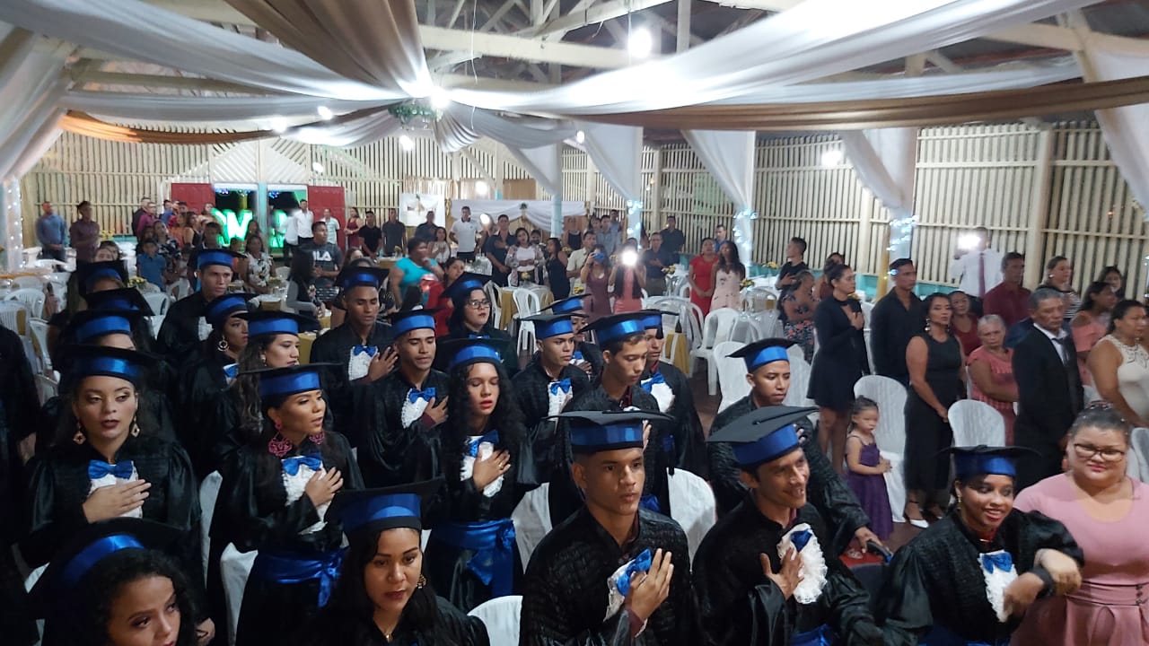 Escola Bosque comemora formatura de alunos do ensino médio, no Bailique