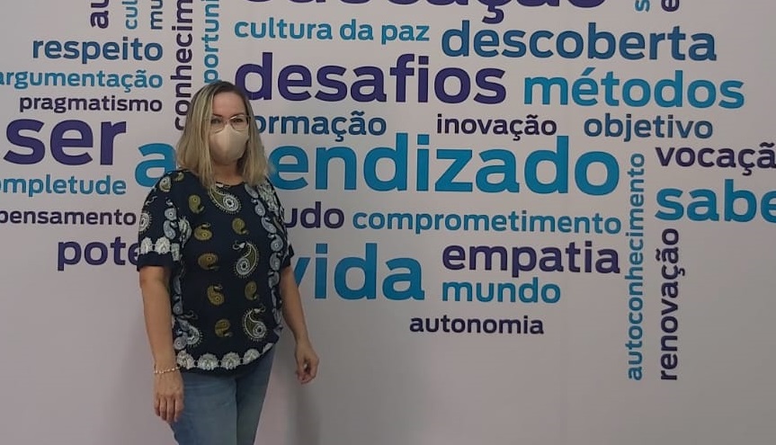 Professora conta experiência de utilizar ferramentas digitais para ministrar aula na pandemia