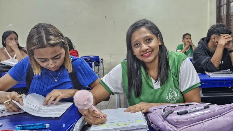 ‘A sala de acolhimento me fez faltar menos nas aulas’, conta estudante beneficiada pelo programa 'Crescendo Juntos' do Governo do Amapá