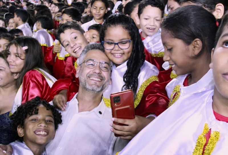 'A cantata aproxima e fortalece os laços do espirito natalino', destaca governador Clécio Luís em evento com mais de 1,2 mil alunos