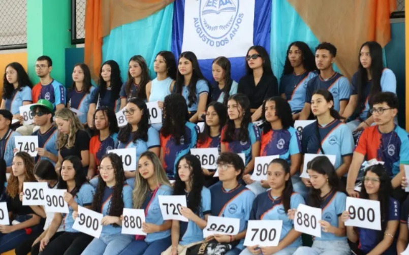 Mais de 1,5 mil alunos da rede estadual de ensino conquistam média acima de 900 pontos na redação do Enem 2024