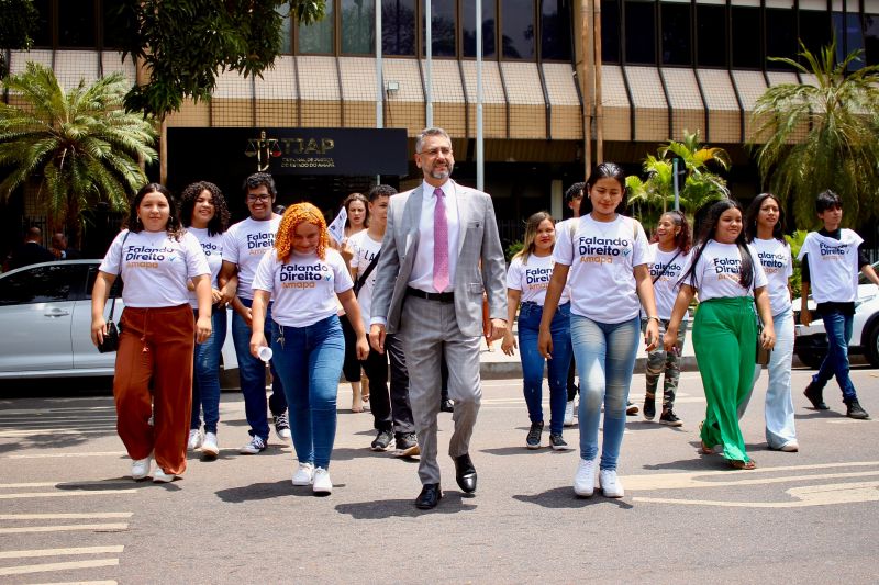 ‘Um dia de governador’: estudantes da Escola Estadual Walcy Lobato conhecem o Palácio do Setentrião, em Macapá