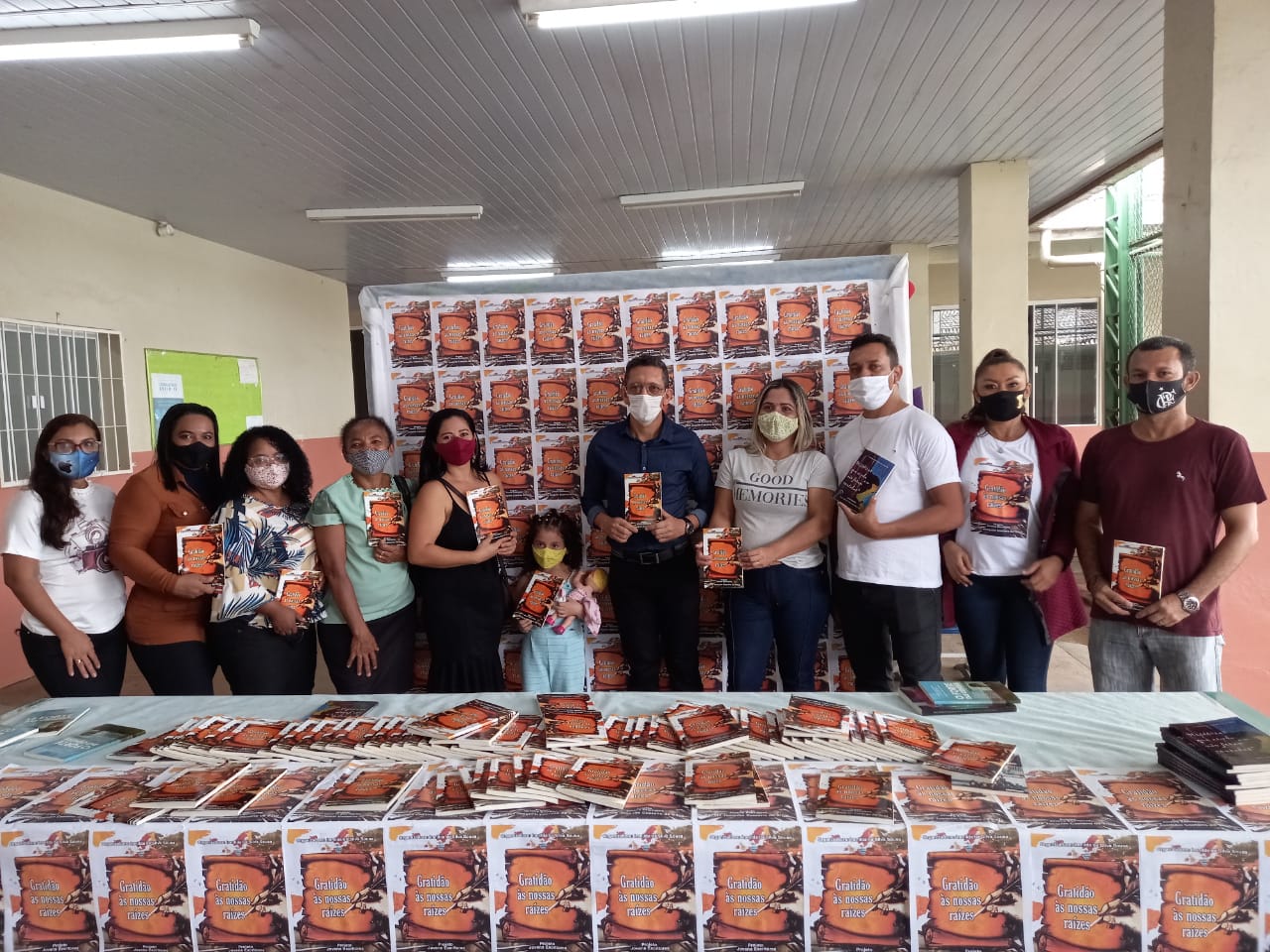 Alunos de escola estadual em Oiapoque lançam livro com o tema gratidão