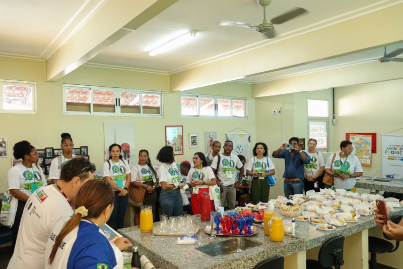 Professores guianenses participam de visitas técnicas para conhecer metodologia e cultura educacional do Amapá