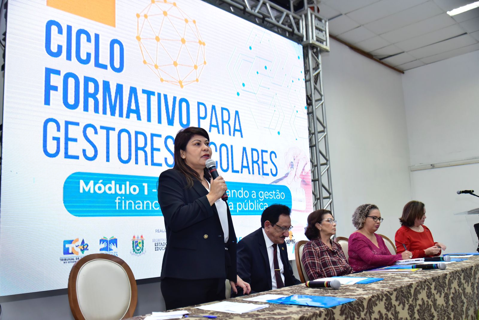 Formação debate democratização da gestão financeira da escola pública