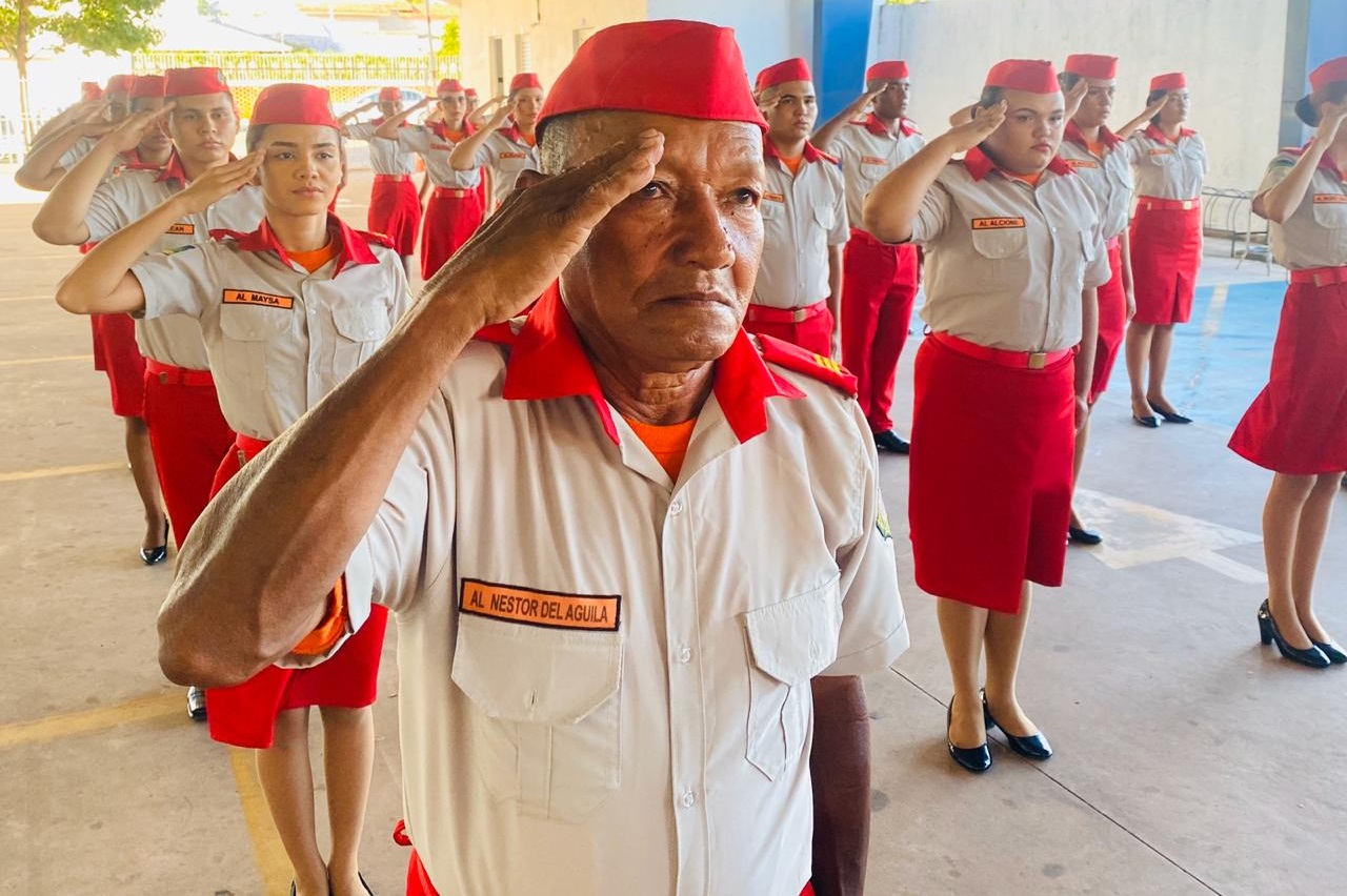 Aos 77 anos, peruano conclui ensino médio no Amapá: ‘sonho não tem idade’