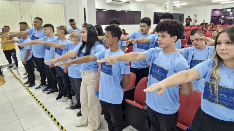 Com apoio do Governo do Estado, estudantes jovens e adultos da Escola Estadual Paulo Freire celebram formatura, em Macapá