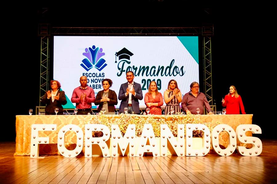 Durante formatura, Waldez anuncia 11 novas escolas em tempo integral no Amapá
