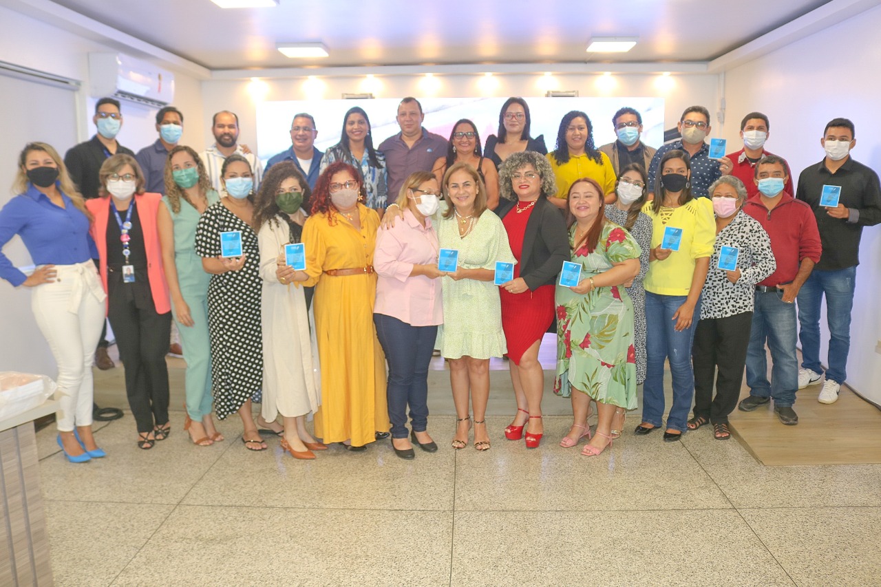 Governo homenageia professores-autores e leitores críticos do Programa Criança Alfabetizada