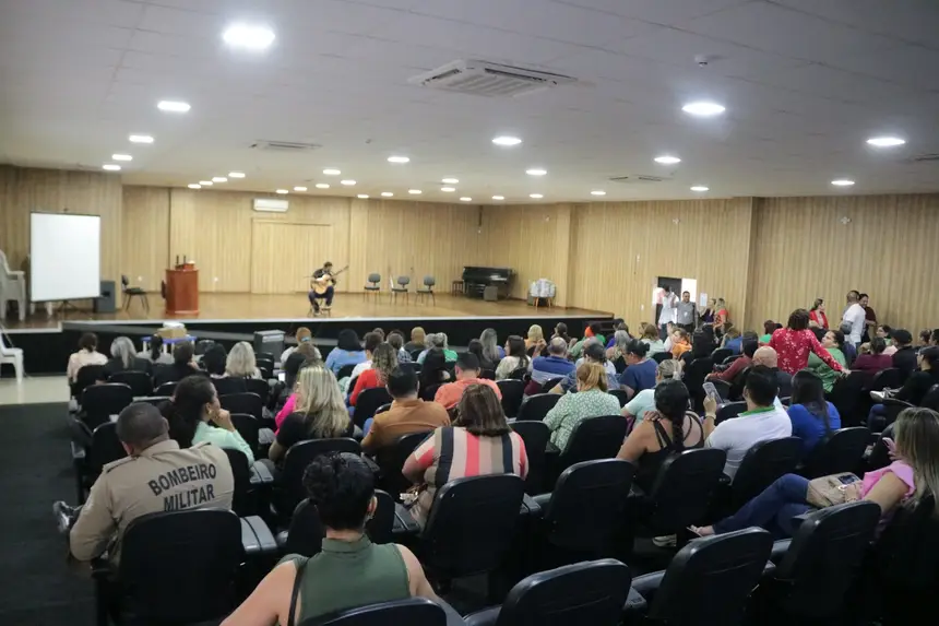 Governo do Estado promove encontro de gestores da rede estadual de ensino e certifica escolas com melhores notas no Ideb