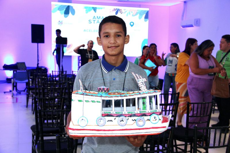 Aluno de escola estadual cria barco acessível e vai representar o Amapá em feira de ciências em Santa Catarina
