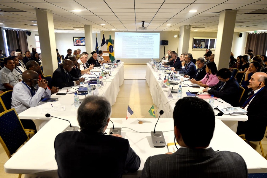 Governo do Amapá propõe programa de intercâmbio escolar com a Guiana Francesa