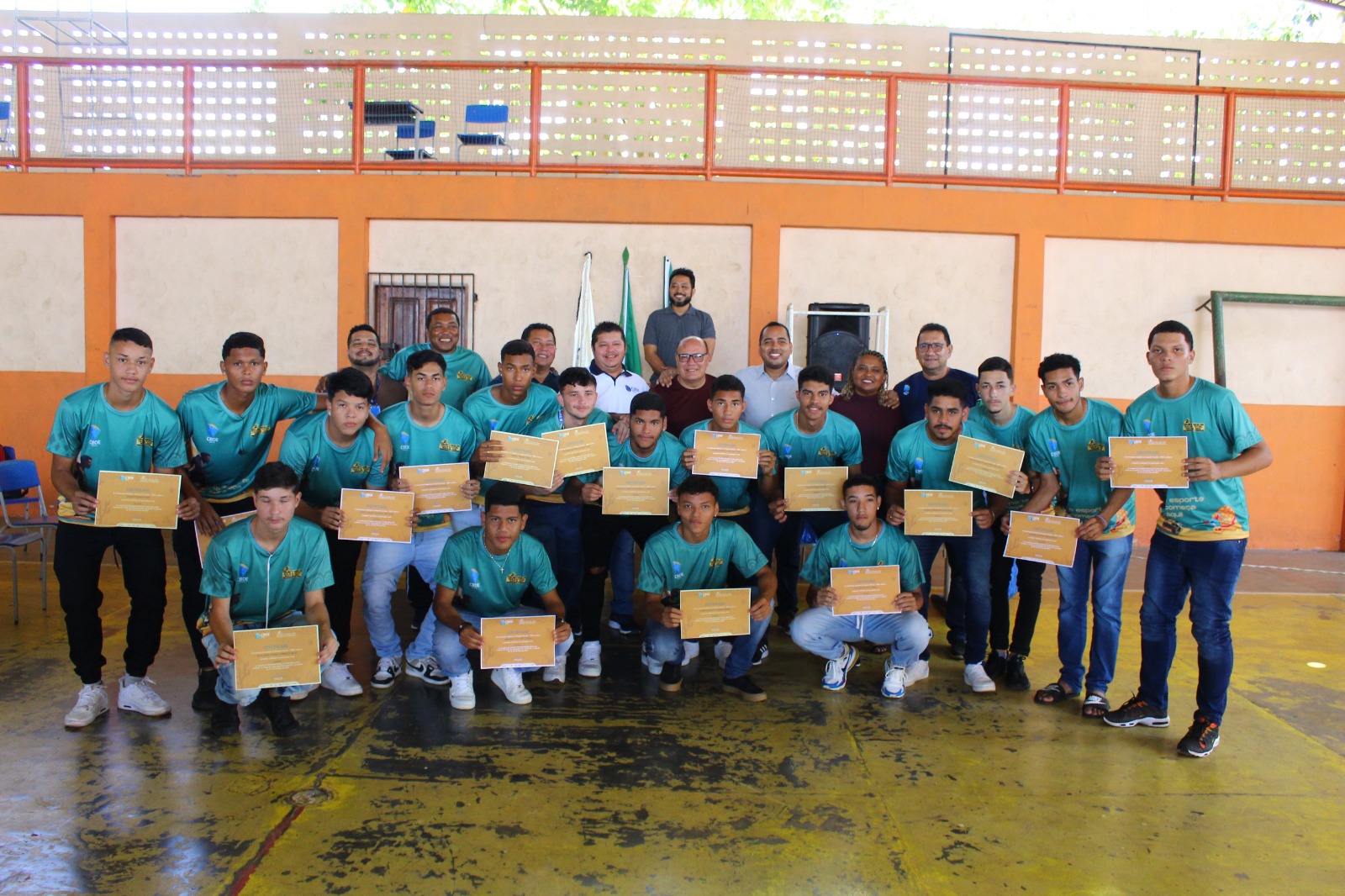 Time de futebol de escola estadual é homenageado pelo Dia Nacional do Desporto Escolar