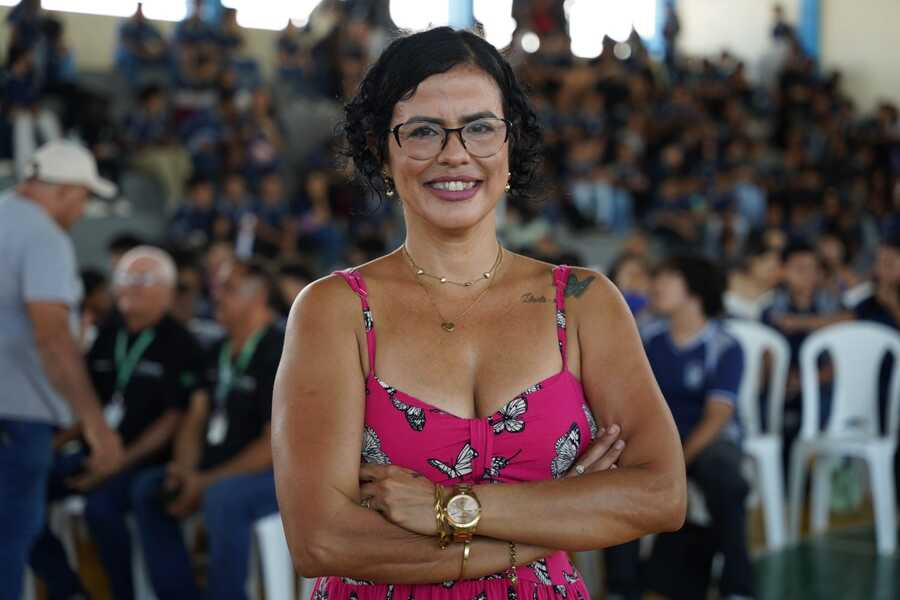 ‘Esta reforma tornou a escola mais viva e alegre’, celebra professora durante entrega da Escola Estadual Antônio João
